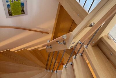 Beidseitiger Flexo Handlauf an einer Treppenmeister-Treppe