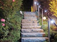 Aussentreppe mit LED-Licht im Handlauf