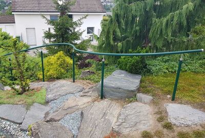 Flexo Aussenhandlauf an Natursteintreppe