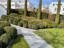 Filigraner Handlauf im wunderschönen «Englischen Garten» von «Cash Guru» Fredi Herbert - Bernet «Flexo Handläufe»
