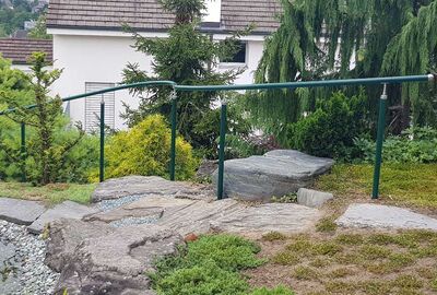Flexo Aussenhandlauf an Natursteintreppe