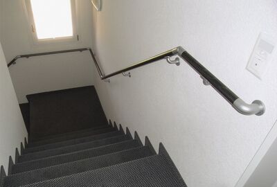 Handlauf auch über Podest montiert